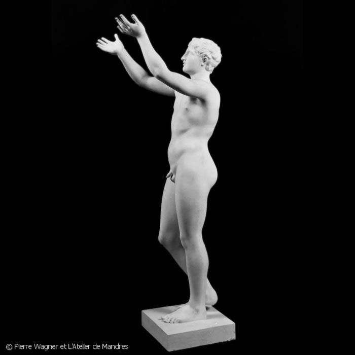 ATLETHE REMERCIANT LES DIEUX